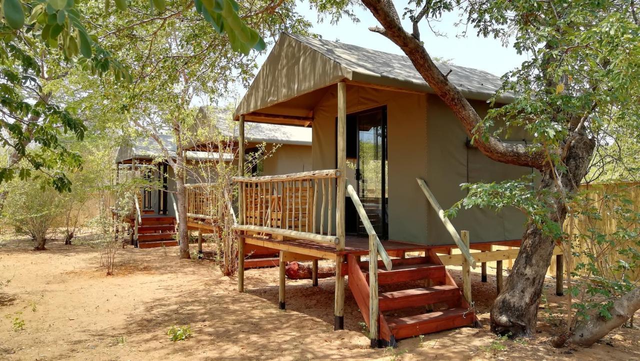 Elephant Trail Guesthouse And Backpackers Kasane Exterior photo