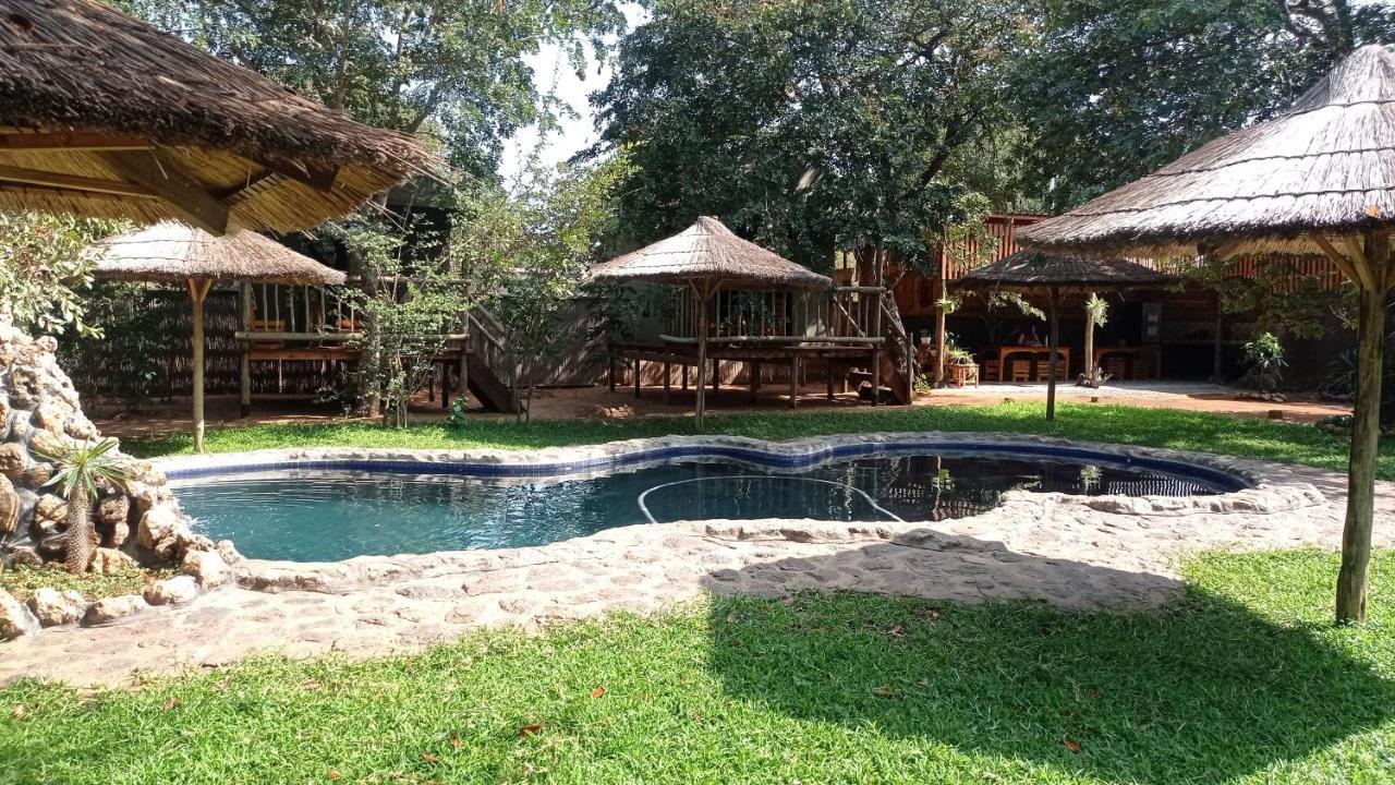 Elephant Trail Guesthouse And Backpackers Kasane Exterior photo
