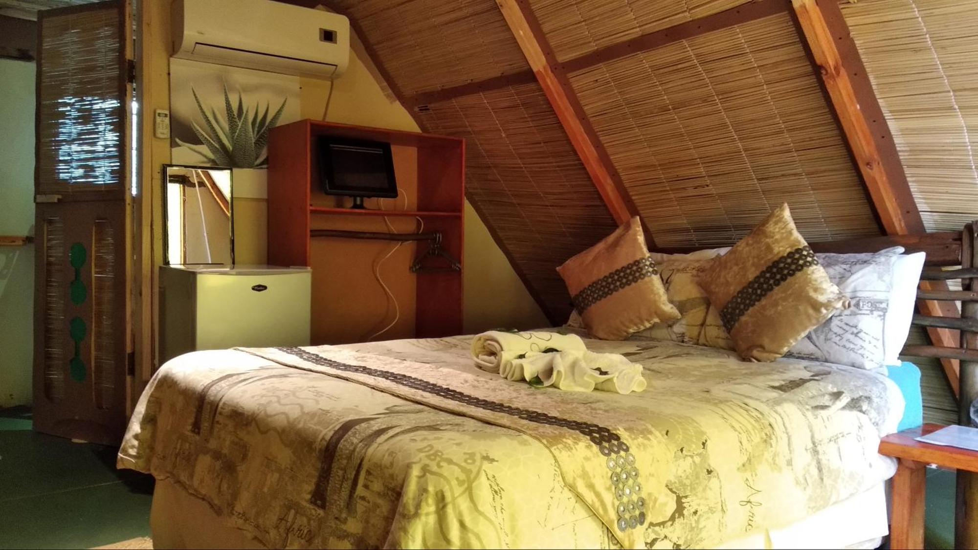 Elephant Trail Guesthouse And Backpackers Kasane Exterior photo