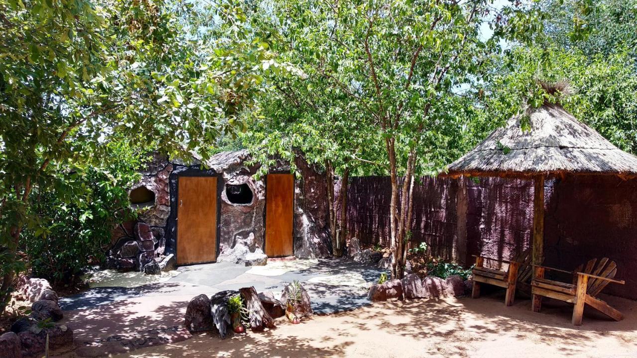 Elephant Trail Guesthouse And Backpackers Kasane Exterior photo