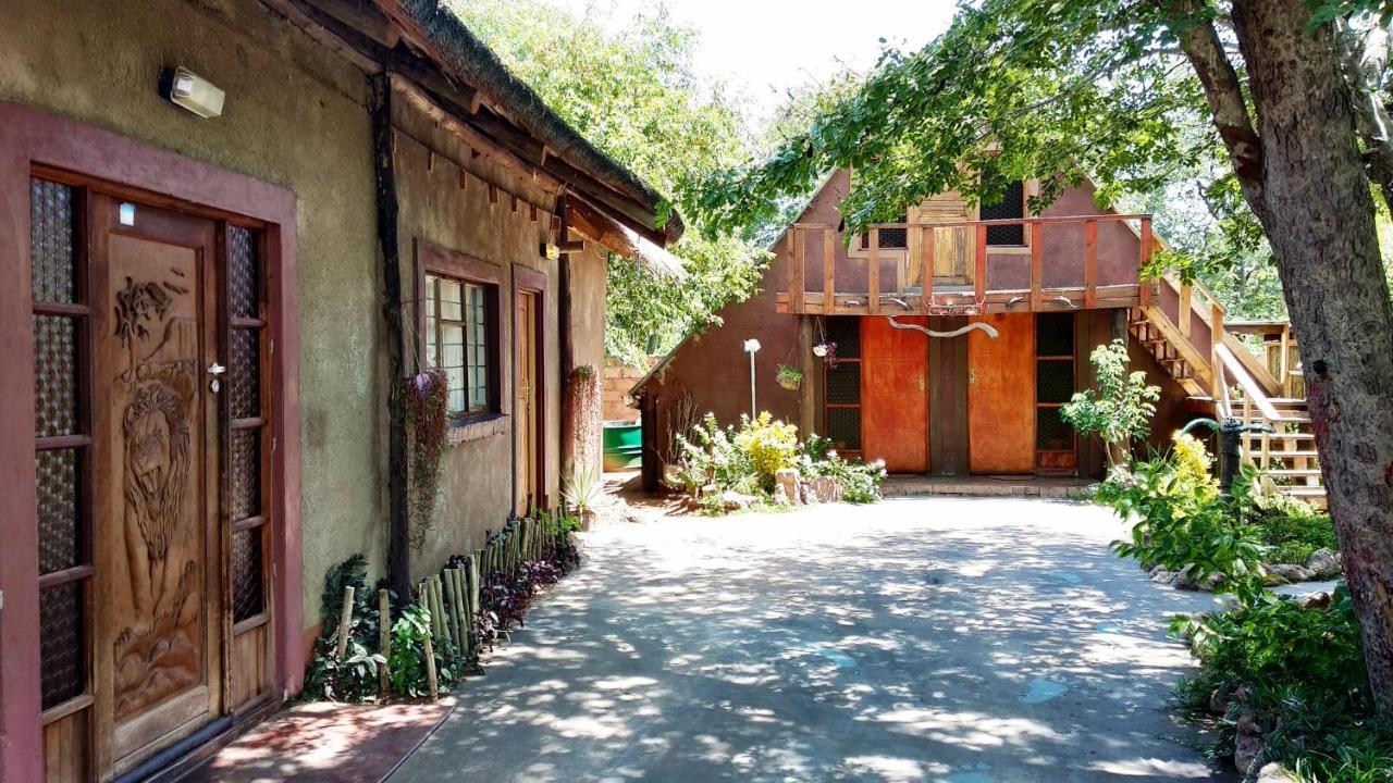 Elephant Trail Guesthouse And Backpackers Kasane Exterior photo