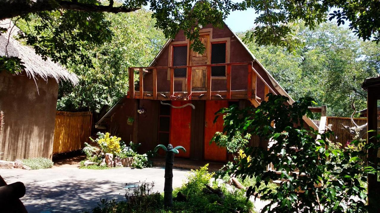 Elephant Trail Guesthouse And Backpackers Kasane Exterior photo