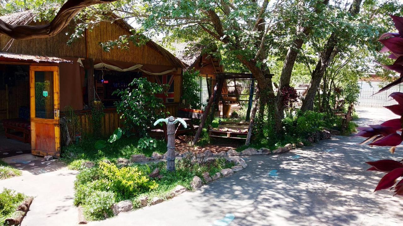 Elephant Trail Guesthouse And Backpackers Kasane Exterior photo