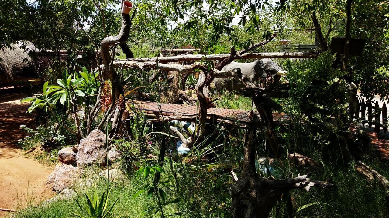 Elephant Trail Guesthouse And Backpackers Kasane Exterior photo
